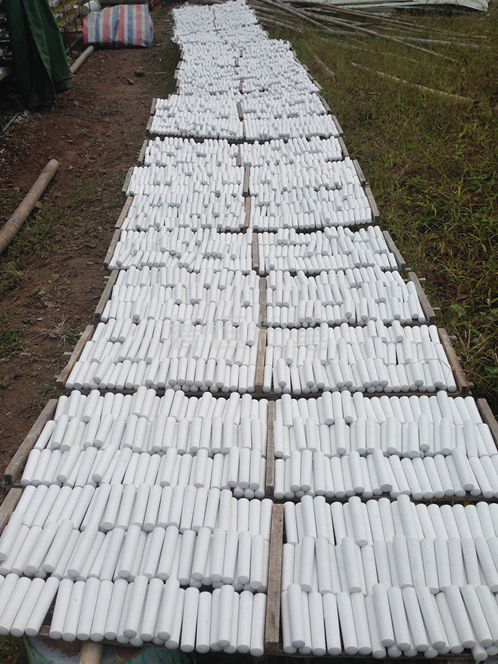 White chalk (2) White chalk (2)